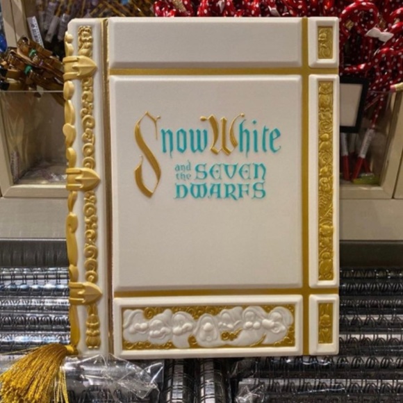 ✨ New Disney Parks Snow White and the Seven Dwarfs Storybook Journal ✨ - Picture 2 of 16
